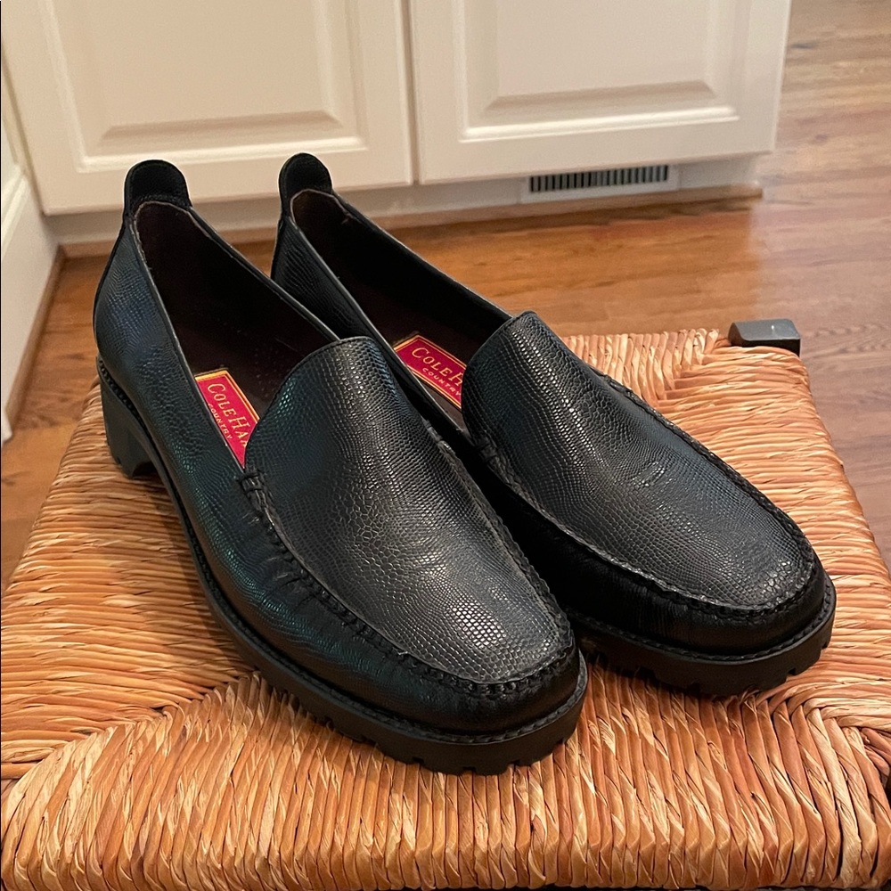 Cole Haan embossed leather lug sole loafer sz 10